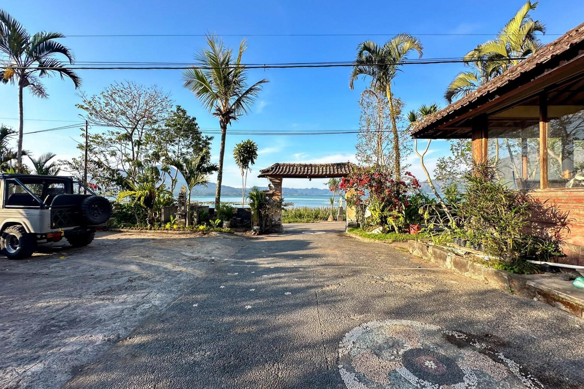 Baruna Lake Side View Kintamani  Luaran gambar